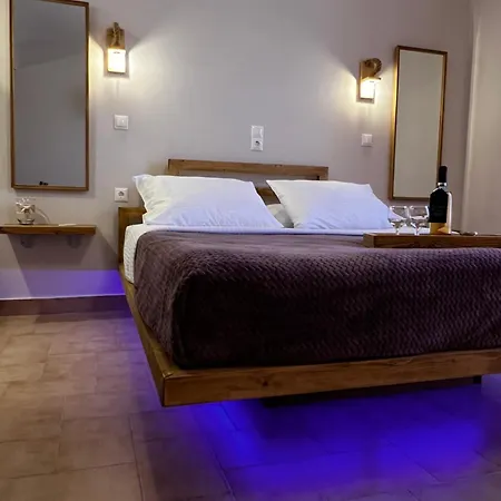 Ocean Front 77 Apart Otel