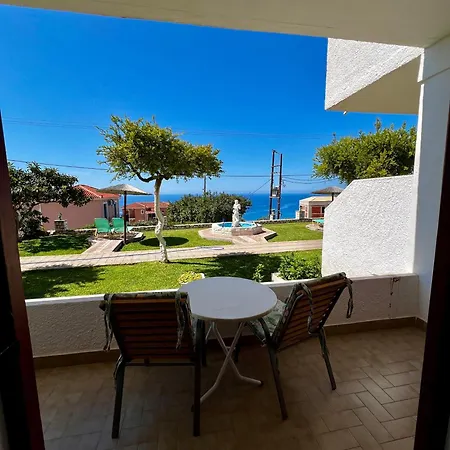 Ocean Front 77 Apartahotel 4*