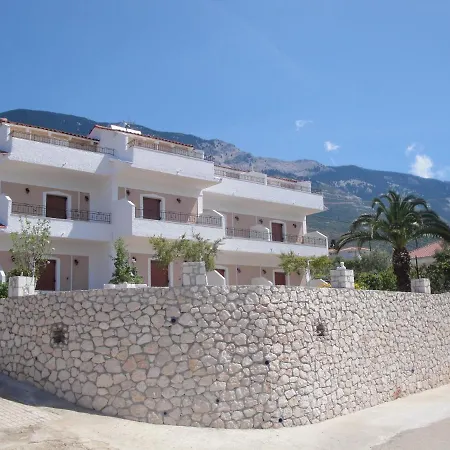 Ocean Front 77 Apart Otel