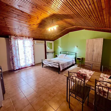 Ocean Front 77 Apart-hotel Lourdata (Kefalonia)